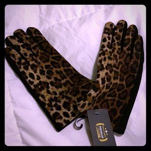 *NWT* leopard touchscreen winter gloves